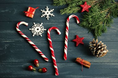 Baston şekerler ile Noel kompozisyon 