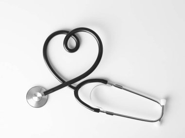 kalp şeklinde stetoskop  