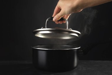 el tencerenin kapağını çıkarma