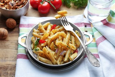 Lezzetli makarna ile plaka