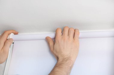 Stor perde yükleme eller