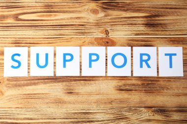 Ahşap arka plan üzerinde kelime destek