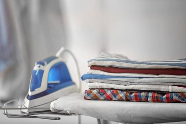  Giysi ve gemide modern demir