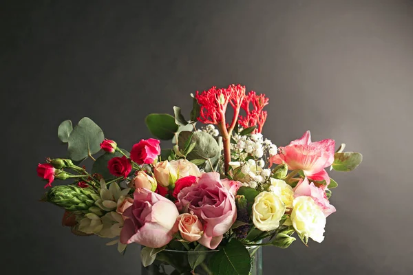 Vacker bukett färska blommor — Stockfoto