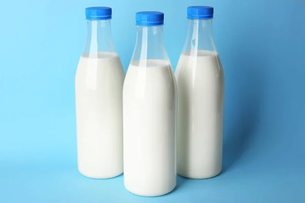 Flaschen leckere Milch — Stockfoto