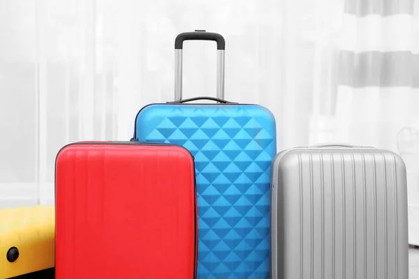 Packade travel resväskor hemma — Stockfoto