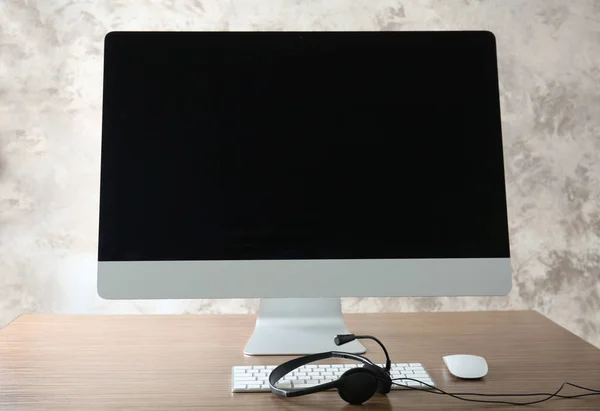 Modern desktop computer — Stock Photo, Image