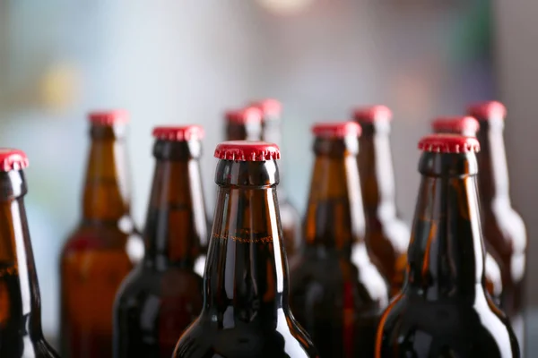 Пляшки алкогольного пива — стокове фото