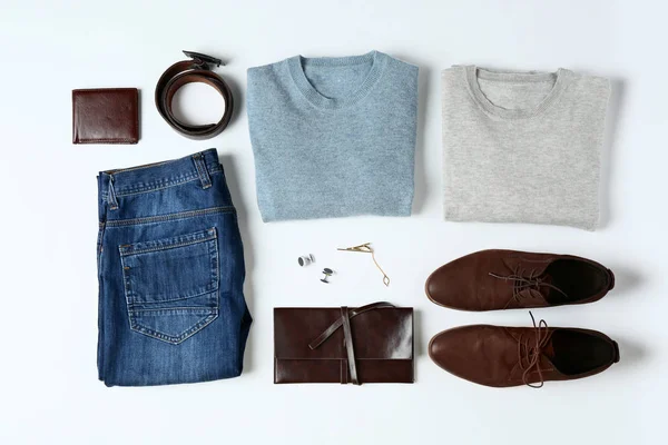 Flat lay conjunto de roupas masculinas — Fotografia de Stock