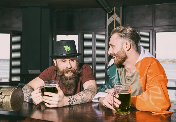 Mannen Saint Patrick Day Viering Pub — Stockfoto