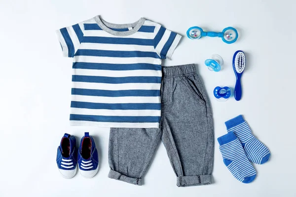 Babykläder och tillbehör — Stockfoto