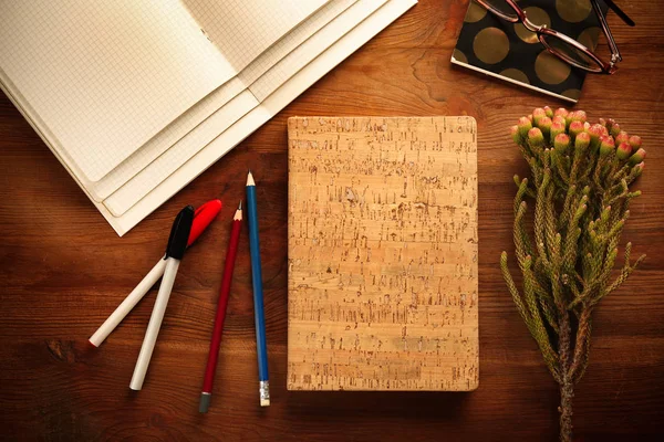 Retro notebook bitki ile — Stok fotoğraf