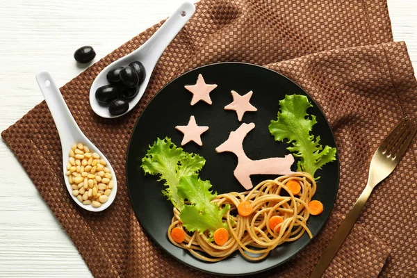 Deska s kreativní těstoviny pro děti — Stock fotografie
