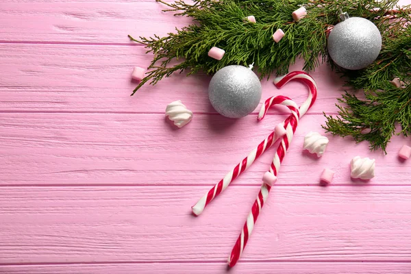 Decoración de Navidad con bastones de caramelo — Foto de Stock