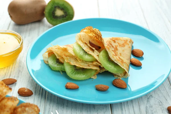 Blue plate with delicious pancakes — Stock Photo, Image