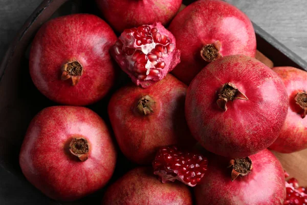 Wooden tray with pomegranates — Stock Photo, Image