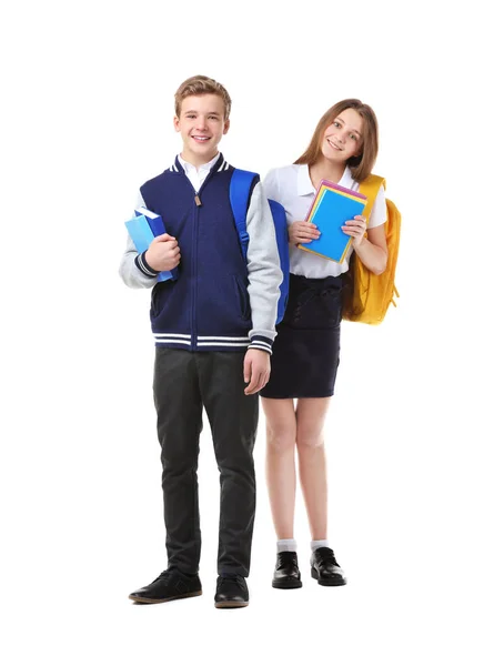 Les adolescents avec des sacs à dos et des livres debout sur fond blanc — Photo