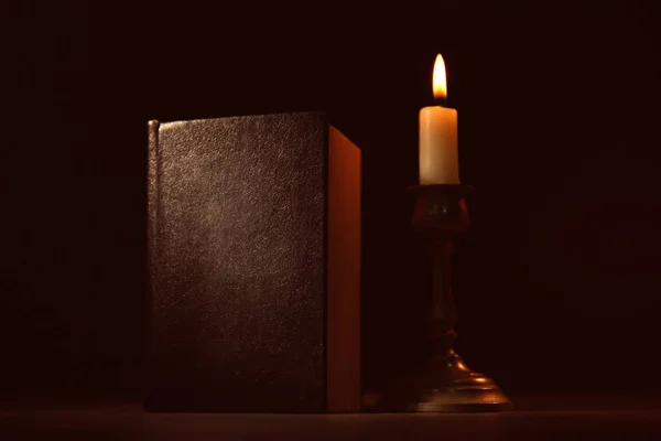 Bible and burning candle — Stock Photo, Image