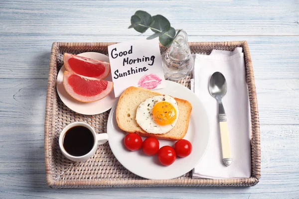 Micul dejun și o notă de salut de dimineață — Fotografie, imagine de stoc