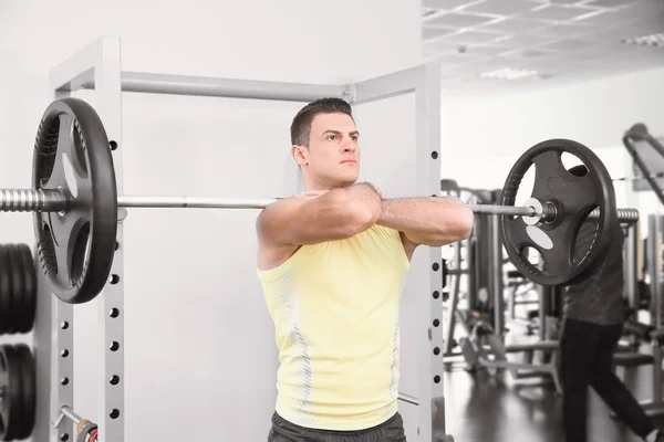 Jovem Homem Bonito Com Treinamento Barbell Ginásio — Fotografia de Stock