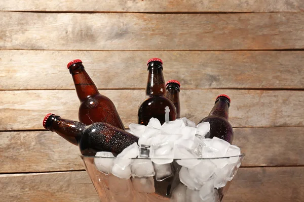 Bowl with bottles of beer in ice — Stock Photo, Image