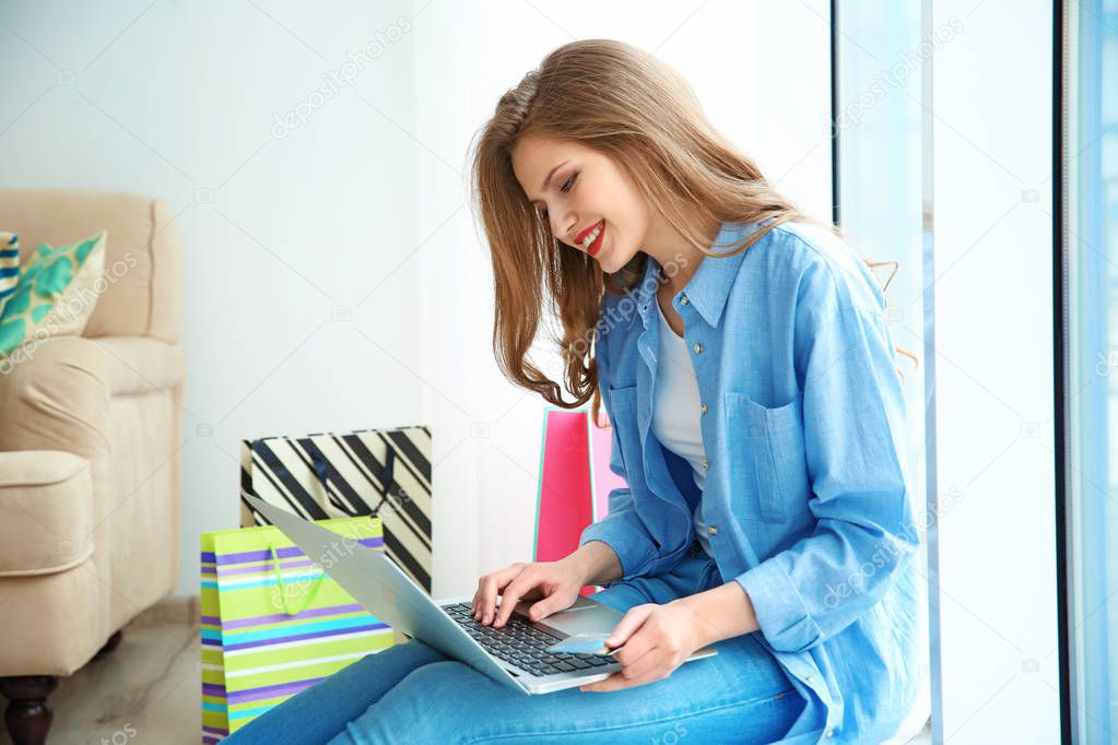 woman doing online shopping at home