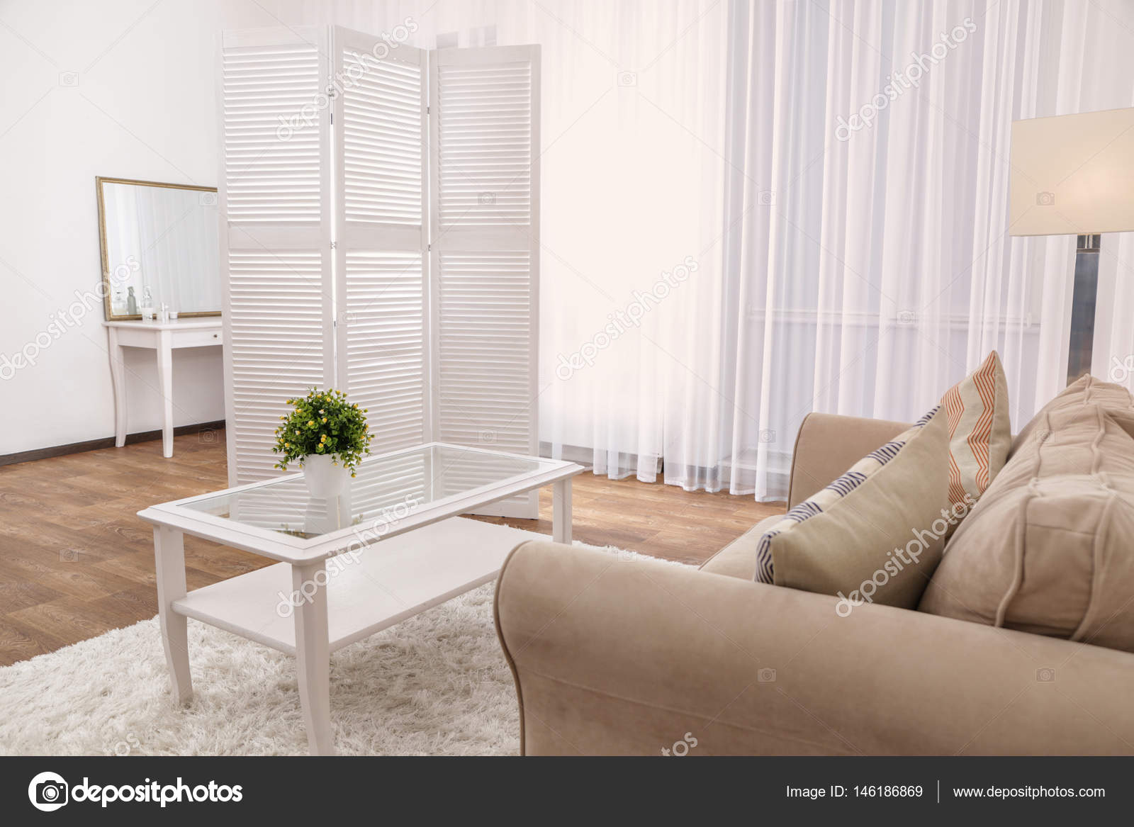 https://st3.depositphotos.com/1177973/14618/i/1600/depositphotos_146186869-stockafbeelding-interieur-van-de-prachtige-woonkamer.jpg