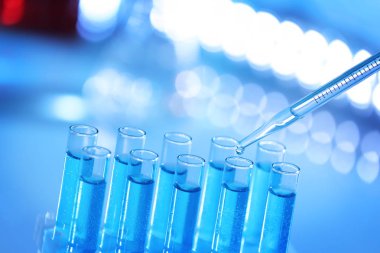 Pipet bırakarak örnek tüp içine  