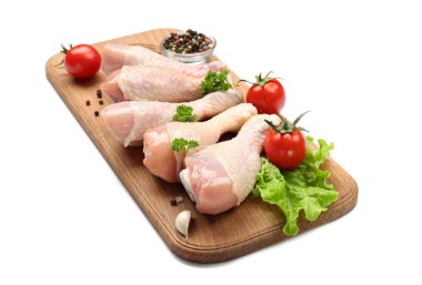 Çiğ tavuk bacağı.