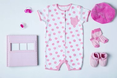 Bebek giysi ve aksesuarları 