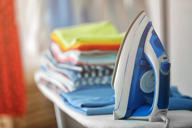 demir ve gemide temiz giysiler