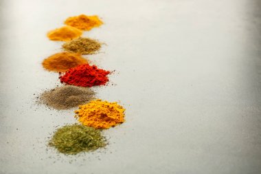 Yığın-in çeşitli baharatlar