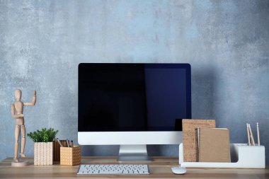 Modern tasarımcı çalışma alanı