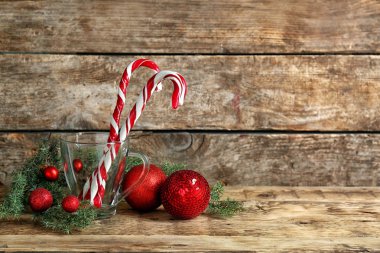 Baston şekerler ile Noel kompozisyon 