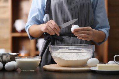 Kadın para kazanıyor.