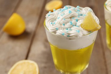 Lezzetli jöleli tatlı limonlu