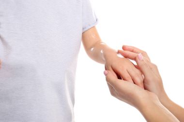 su çiçeği ile hasta çocuk