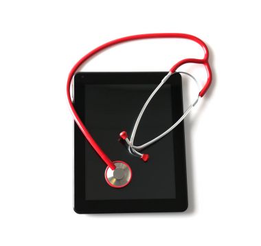 Stetoskop ve dijital tablet 