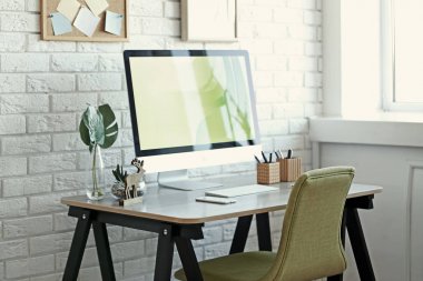 Çalışma alanı tablosu bilgisayarda ile