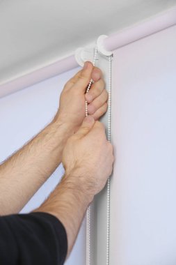 Stor perde yükleme eller