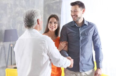 insanlar evde konuşmak