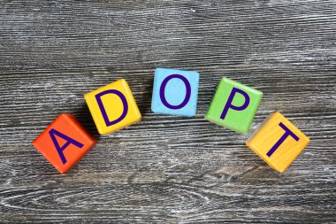 Renkli küpleri ile kelime evlat edinmek