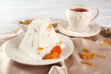  Paskalya Lor Tatlısı 