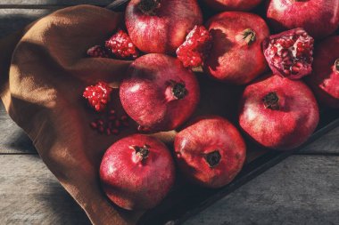 Nar ile ahşap tepsi 