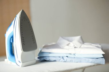  demir ve gemide temiz giysiler