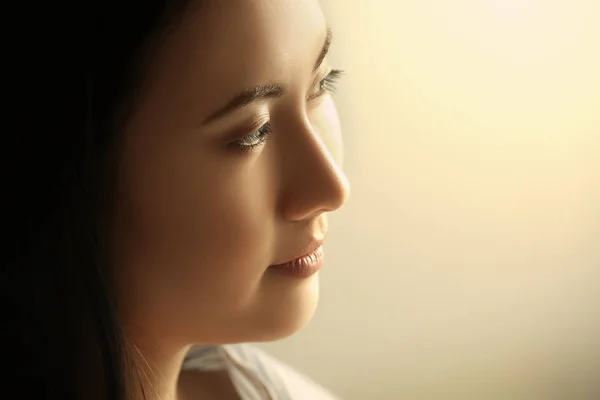 Portrait of young Asian woman at home — Stock Photo, Image