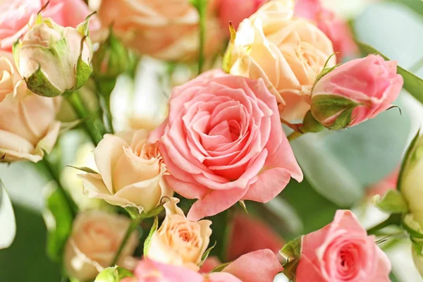 漂亮的玫瑰花束 — 图库照片
