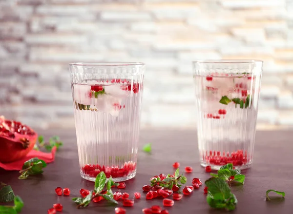 Vasos de cóctel de frutas frías —  Fotos de Stock