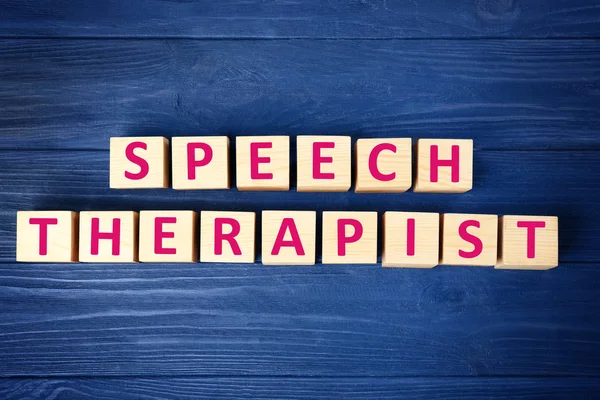 Cubes with text SPEECH THERAPIST — Stock Photo, Image