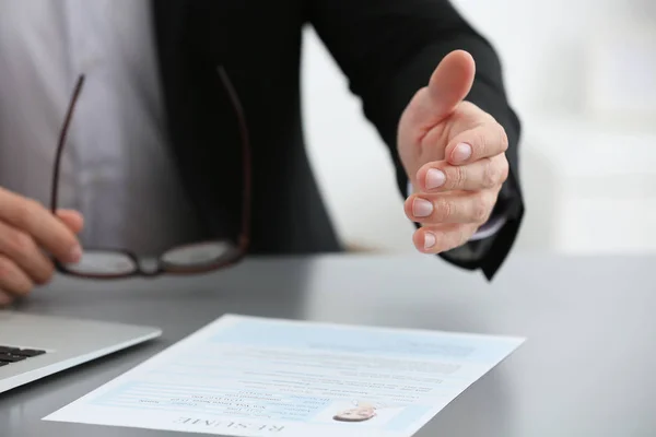 HR manager sollicitatiegesprek geleidende — Stockfoto